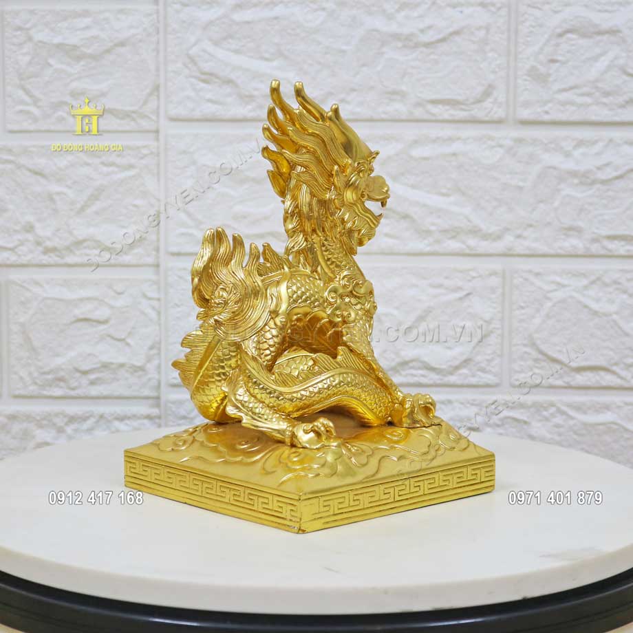 Từng chi tiết tr&ecirc;n ấn rồng được chế t&aacute;c v&ocirc; c&ugrave;ng tinh xảo v&agrave; tỉ mỉ